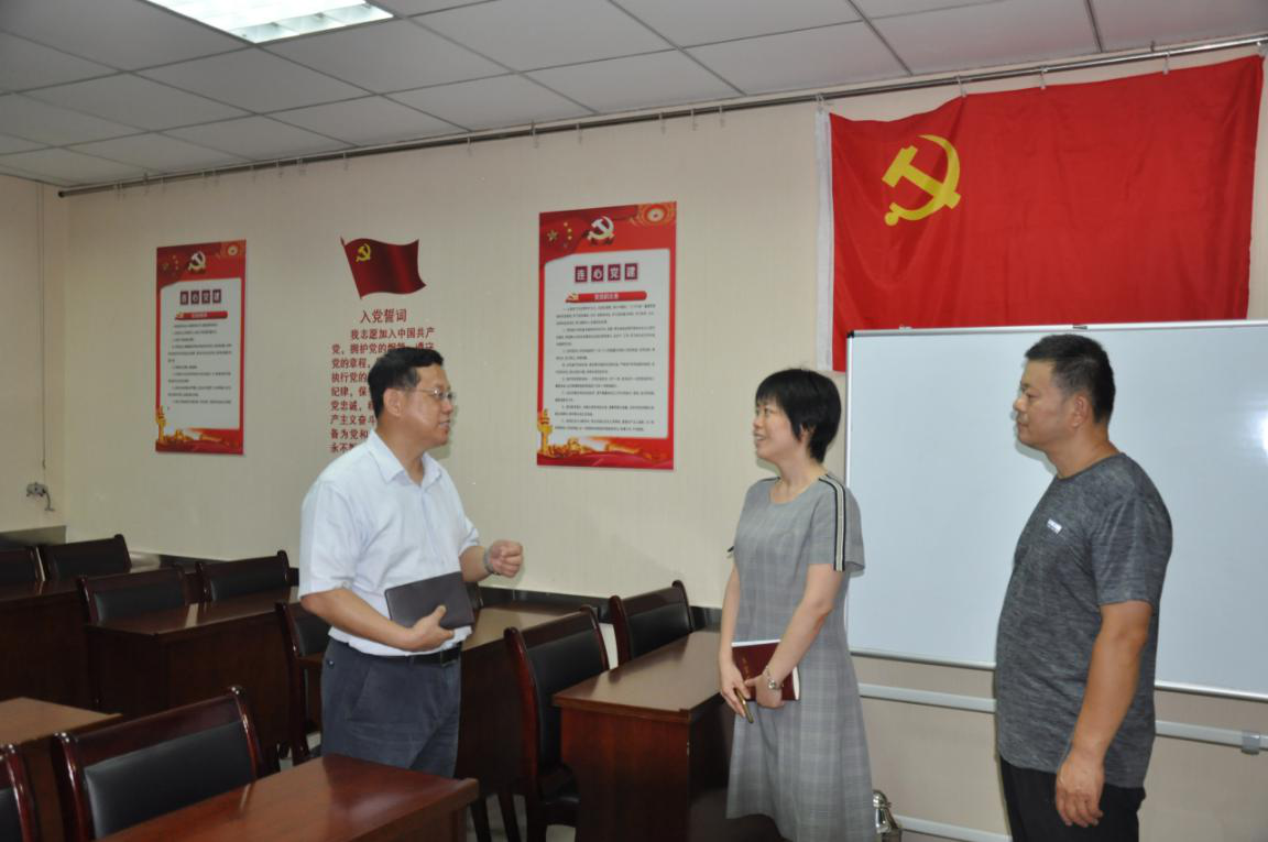 千佛山街道黨工委領(lǐng)導蒞臨連心物業(yè)指導“新智聚濟·黨旗紅”工作品牌創(chuàng)建活動